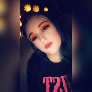 Meet your Posher, Makila